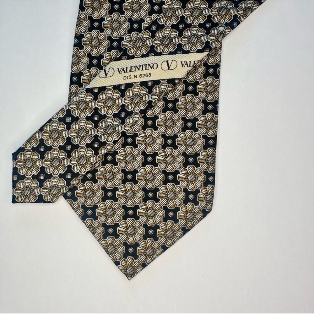 Vintage VALENTINO CRAVATTE Italian Silk 70’s Black Geometric Classic Tie, 4” - Picture 3 of 8